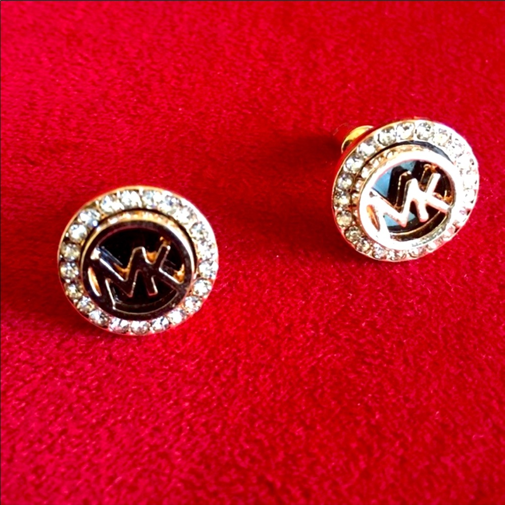 Ml stud earring NEW